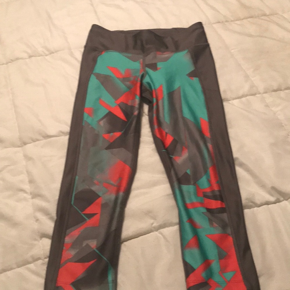 Under Armour compression Capri pants